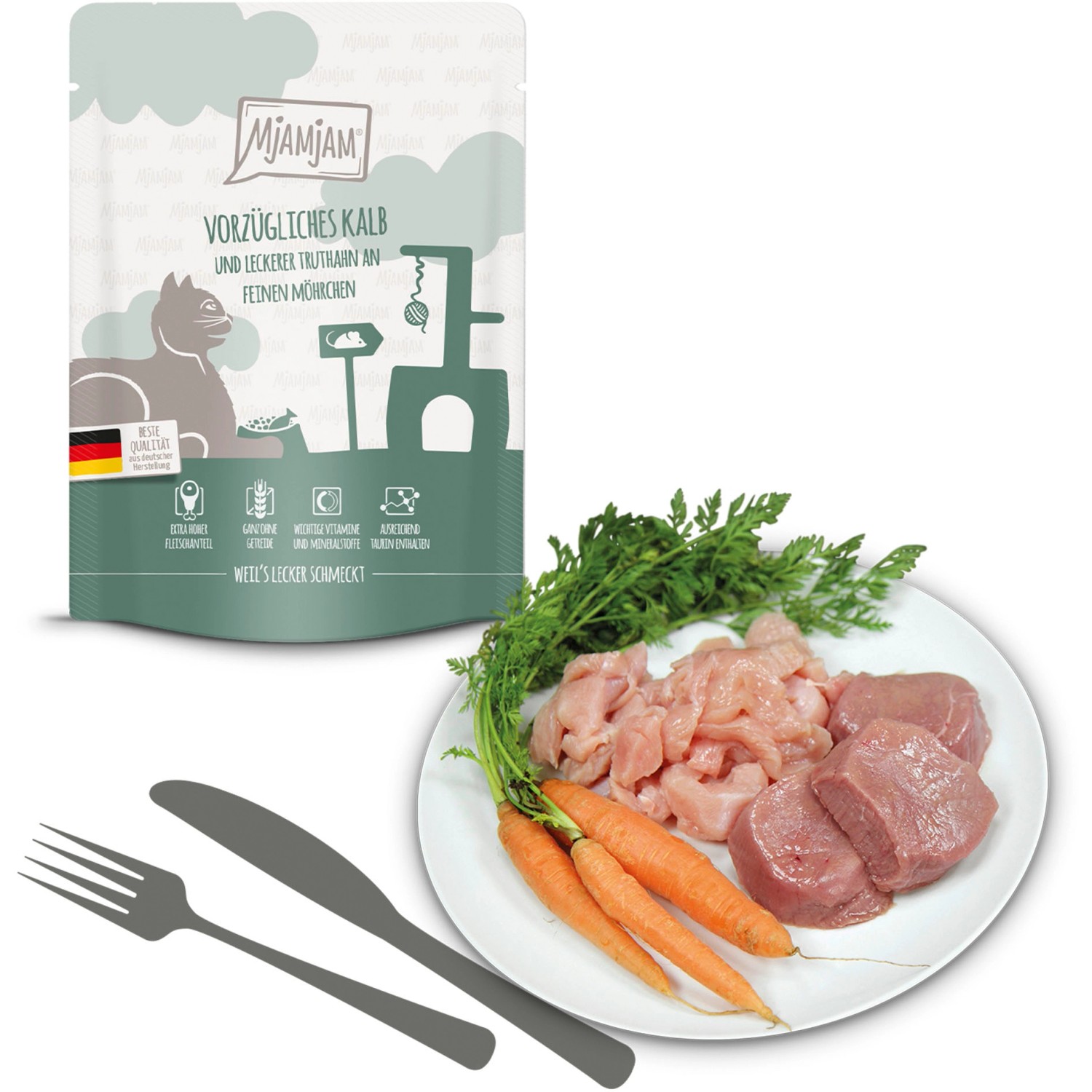 MjAMjAM Katzen-Nassfutter mit Kalb, Truthahn und Möhren, servierfertig auf einem Teller.