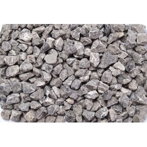 Grau-weißer Marmorsplitt (16-25 mm) im 25 kg Sack, ideal für Garten- und Landschaftsbau.