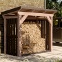 Skan Holz Holzunterstand Holm 1 Anthrazit, Kaminholzregal aus Douglasien- und Fichtenholz, mit Brennholz gefüllt.