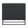 Modernes Selsey Sideboard Veldio 100 cm, schwarz, mit geriffelter Front, 2 Schubladen und schwarzen Metallbeinen.