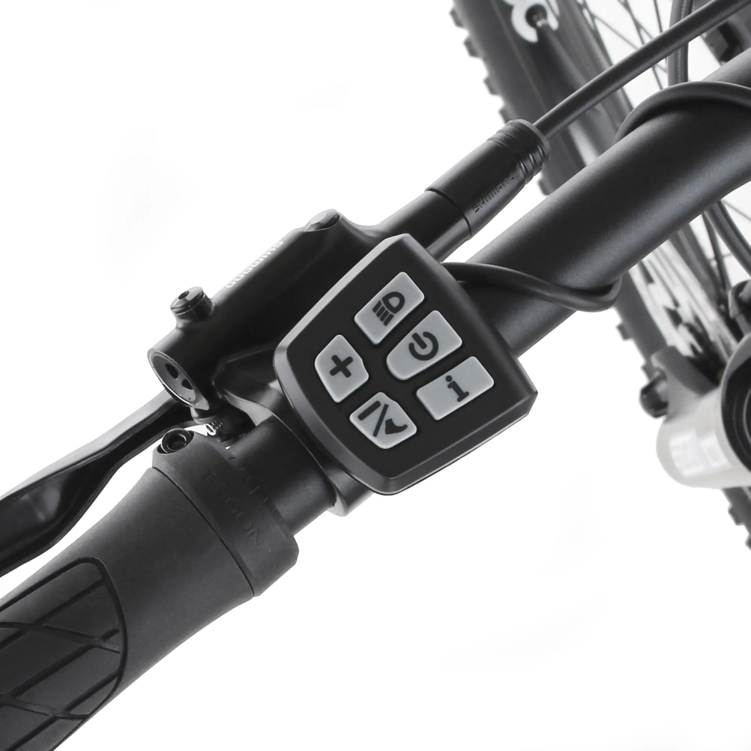 Detailaufnahme: Lenker mit Bedienelementen des Fischer E-Bike Mountainbike Montis EM 1724.