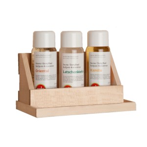 Weka Sauna-Aufguss-Set mit 3 Duftnoten (Zirbelkiefer, Minze, Orange) im Holzregal.