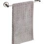 Wenko Badetuchstange Uno Udine, 40 cm, silber matt mit grauem Handtuch.