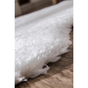 Weißer Teppich Lambskin (55x80 cm) aus kuschelweichem Fellimitat, ideal als Bettvorleger.