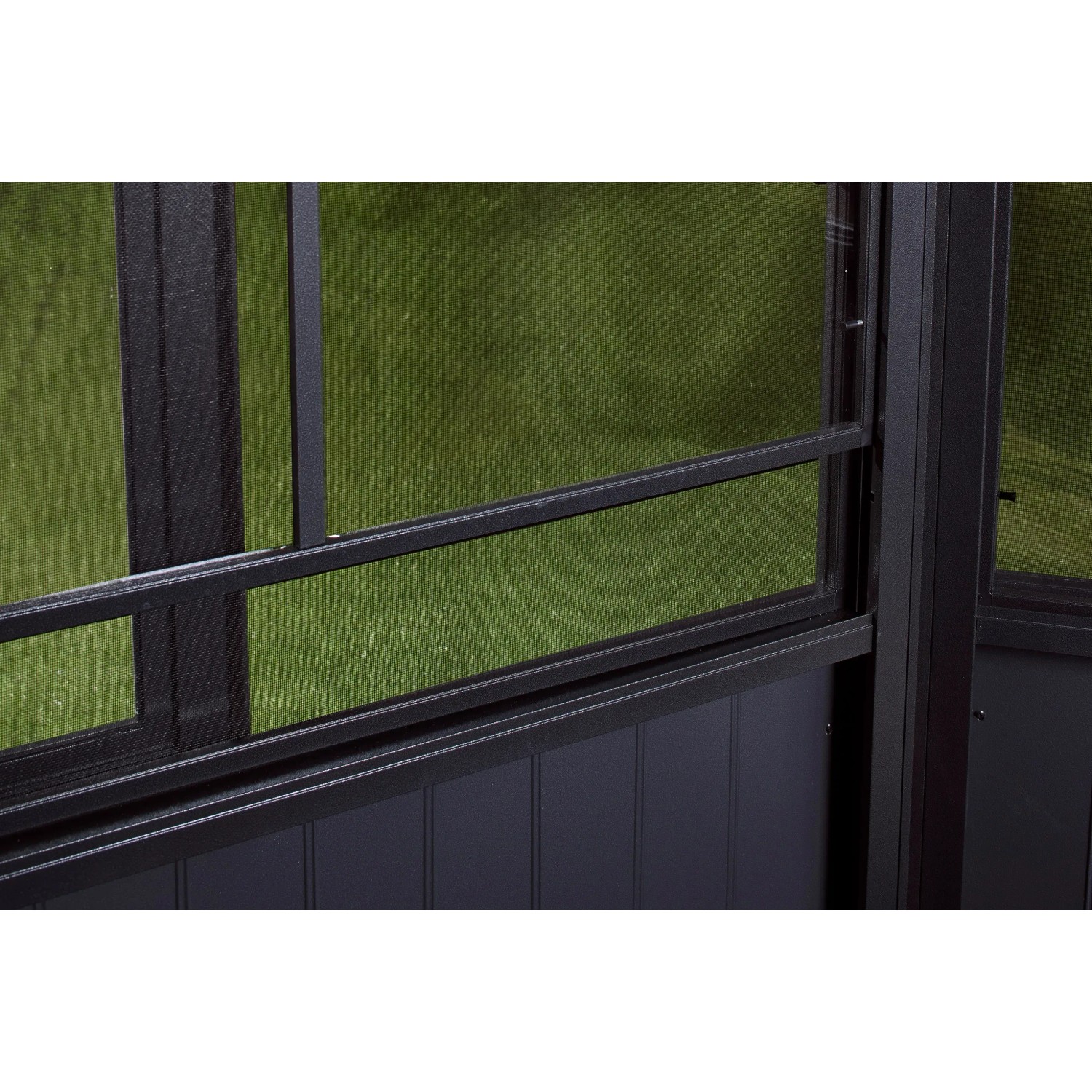 Detailansicht: Fenster mit Moskitonetz des Sojag Pavillon Charleston 384x384 cm.