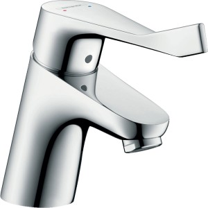 Glänzende Hansgrohe Focus 70 Waschtischarmatur mit extra langem Griff und Zugstangen-Ablaufgarnitur.