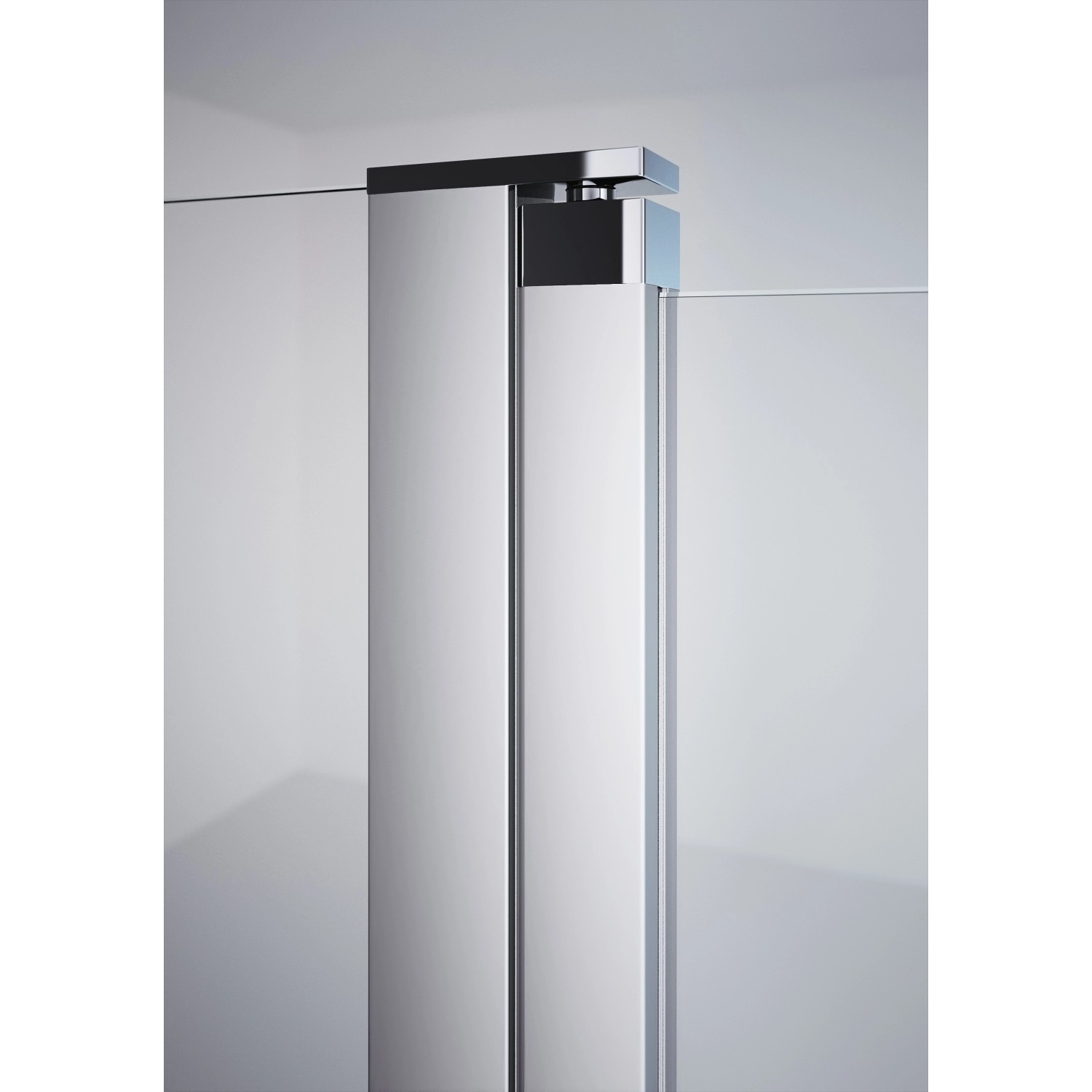 Detailaufnahme: Hüppe Schwingtür Design Pure, Black Edition, Walk-in Dusche mit festem Segment.