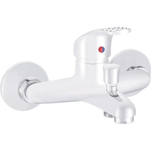 Verchromte CMI Einhebel-Wannenarmatur Glina für die Wandmontage.