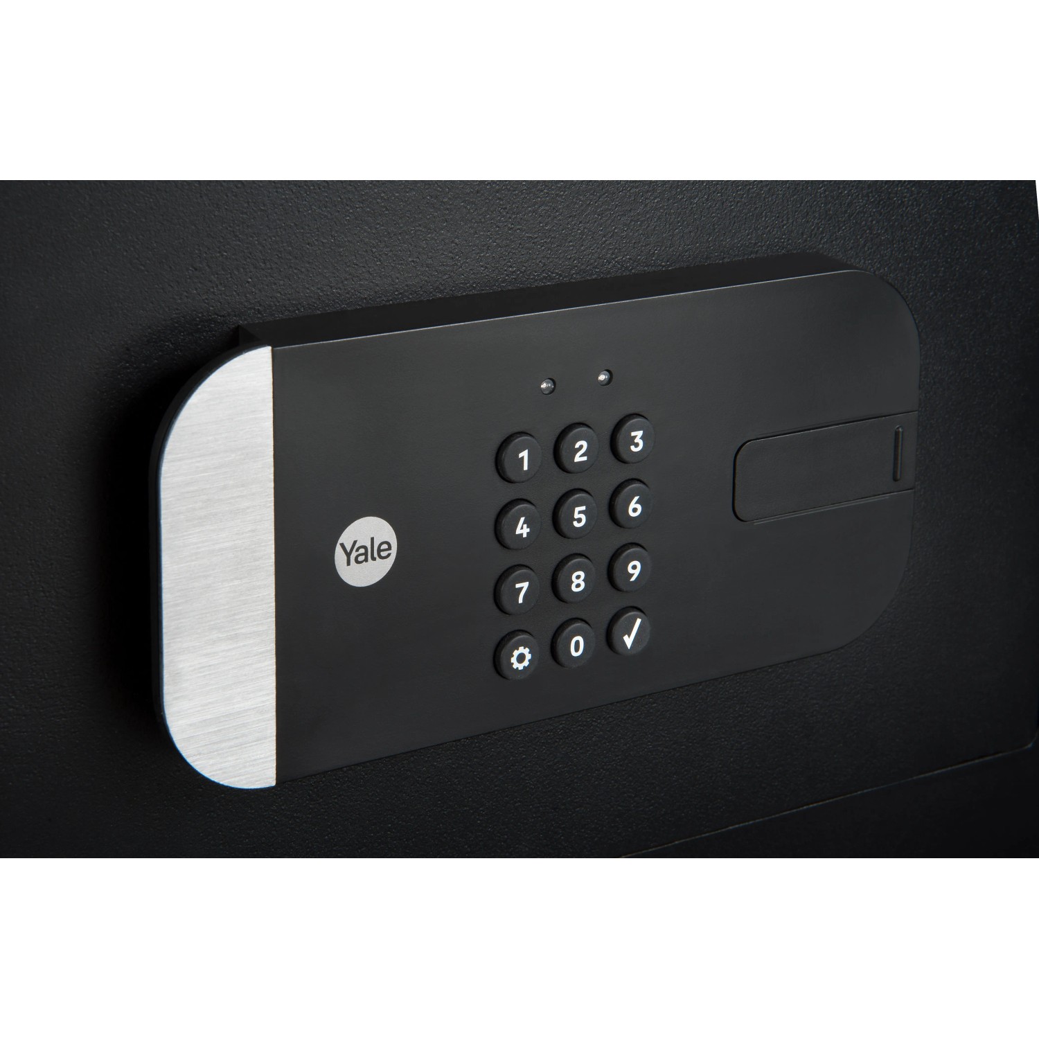 Schwarzer Yale Tresor Smart Safe mit Bluetooth und Tastenfeld, Nahaufnahme der Bedienkonsole.