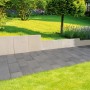 Graue EHL L-Steine unbewehrt (60x40x30 cm) als Beet- und Raseneinfassung im Garten.