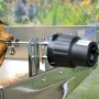 Elektro-Grillmotor mit Hähnchen auf Spieß für gleichmäßige Garung beim Grillen.