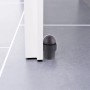 Schwarzer, matter Wagner Bodentürstopper Dom aus Metall (Ø 35 mm) schützt Tür und Wand.