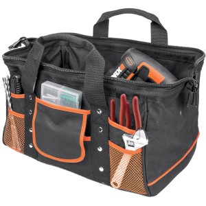 Offene Worx Werkzeugtasche WA0076, gefüllt mit Werkzeug, schwarzes Nylongewebe mit orangefarbenen Akzenten.