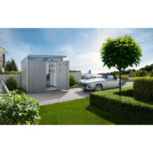 Modernes Biohort Metall-Gerätehaus AvantGarde quarzgrau-metallic mit offener Doppeltür, zeigt organisierten Stauraum im Garten.