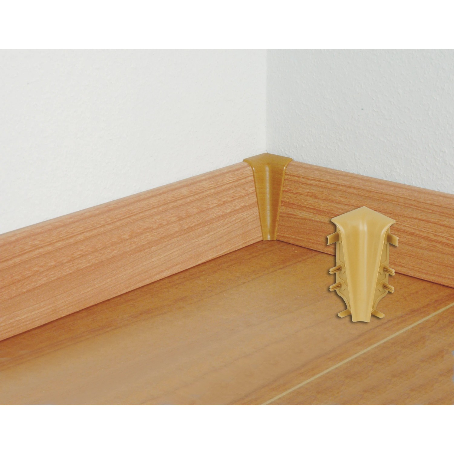 Living by Haro Innenecke Gold (2 Stk.) für Laminat & Parkett, Detailaufnahme