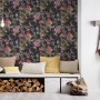 Vliestapete mit Blumenmuster in Schwarz und Grün. Dekorative, matte Tapete mit floralem Design.
