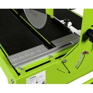 Zipper Fliesenschneidmaschine ZI-FS250-1200: Grünes Schneidaggregat mit Diamantscheibe, Lineal und 45° Winkelverstellung für präzise Fliesenschnitte.