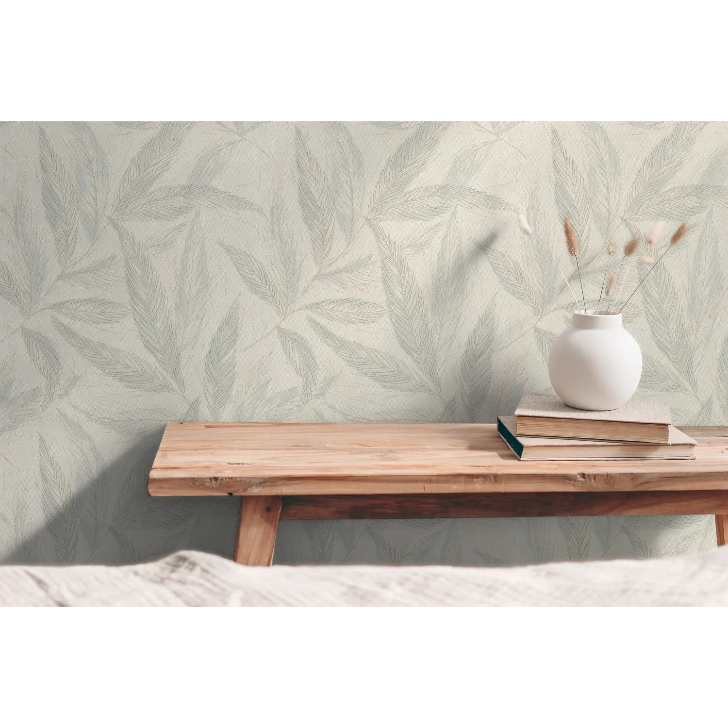 AS Creation Vliestapete mit Blättermuster in Weiß und Blau. Dekorative Tapete für Wohnräume.