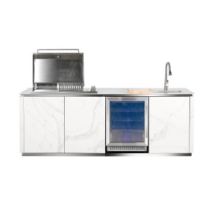 Buschbeck Outdoorküche Sheffield mit Keramikverkleidung in Grau, inklusive Wetterschutzhülle.