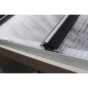 Vitavia Windsicherung für Gewächshaus mit 4 mm Hohlkammerplatten, Detailansicht.