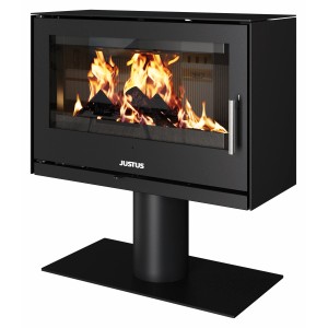 Justus Dias XL Kaminofen, Stahl schwarz, 8 kW, mit Flammen im Brennraum.