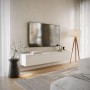 Weißes Selsey TV-Hängeboard Bemmi 175 cm schwebend unter TV im modernen Wohnzimmer. Zwei Fächer.
