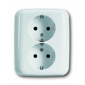 Busch-Jaeger Doppelsteckdose Reflex SI Alpinweiß für Unterputzmontage.