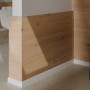 Egger Winkelleiste Decowall WL009 Esbjerg, hellbraune Wandverkleidung für saubere Abschlüsse.