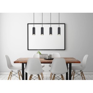 Schwarze, 4-flammige Globo Pendelleuchte Robby über Esstisch. Moderne Hängeleuchte.
