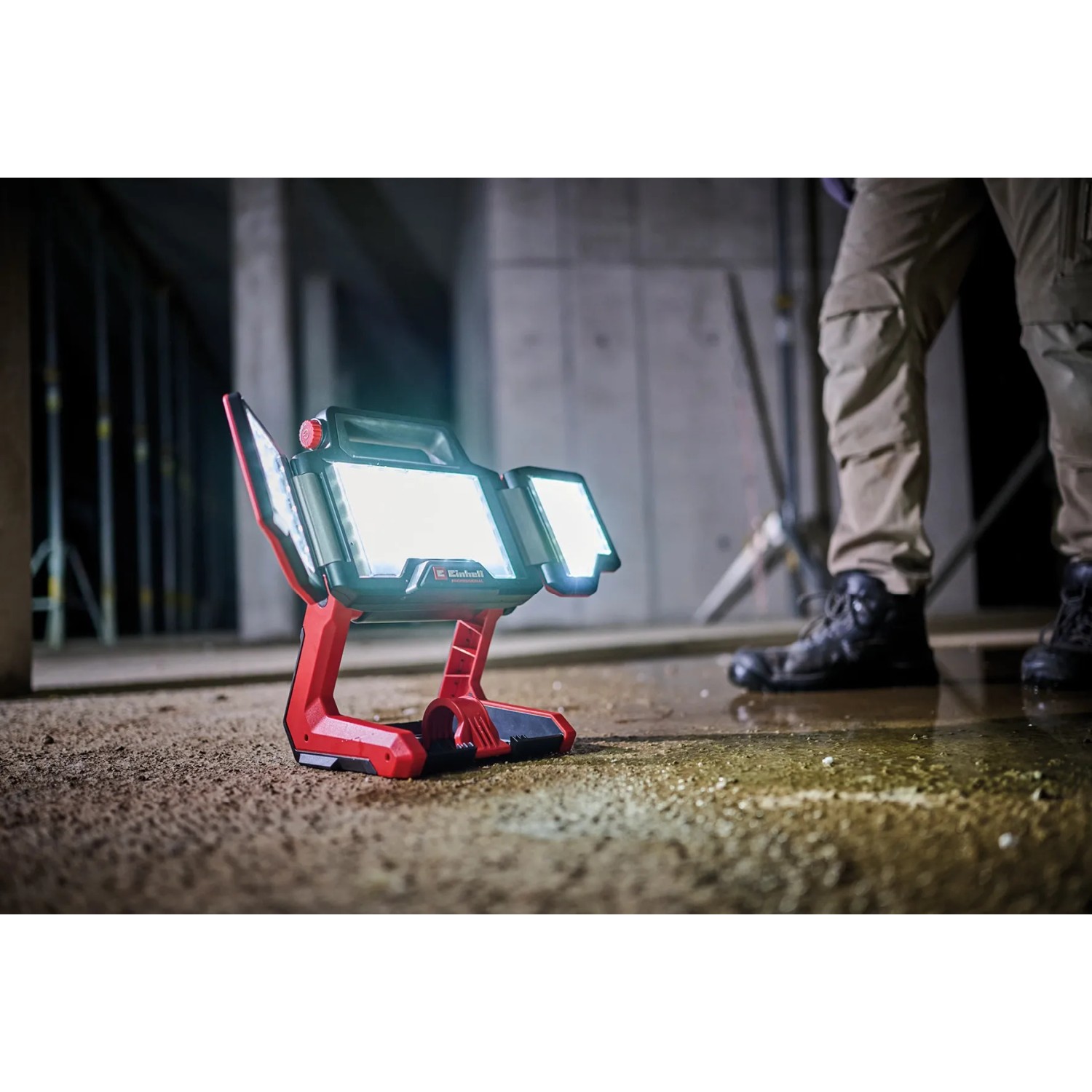 Einhell Akku-Lampe TP-CL 18/3000 Li-Solo, Akkugerät mit 3 Leuchtpaneelen und Tragegriff.
