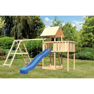 Karibu Spielturm Lotti mit Doppelschaukel, Klettergerüst, Rutsche blau im Garten.