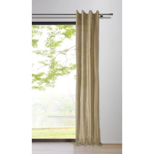 Blickdichter mydeco Schlaufenschal Dot Sand, 300x135 cm, vor Fenster mit Ausblick.