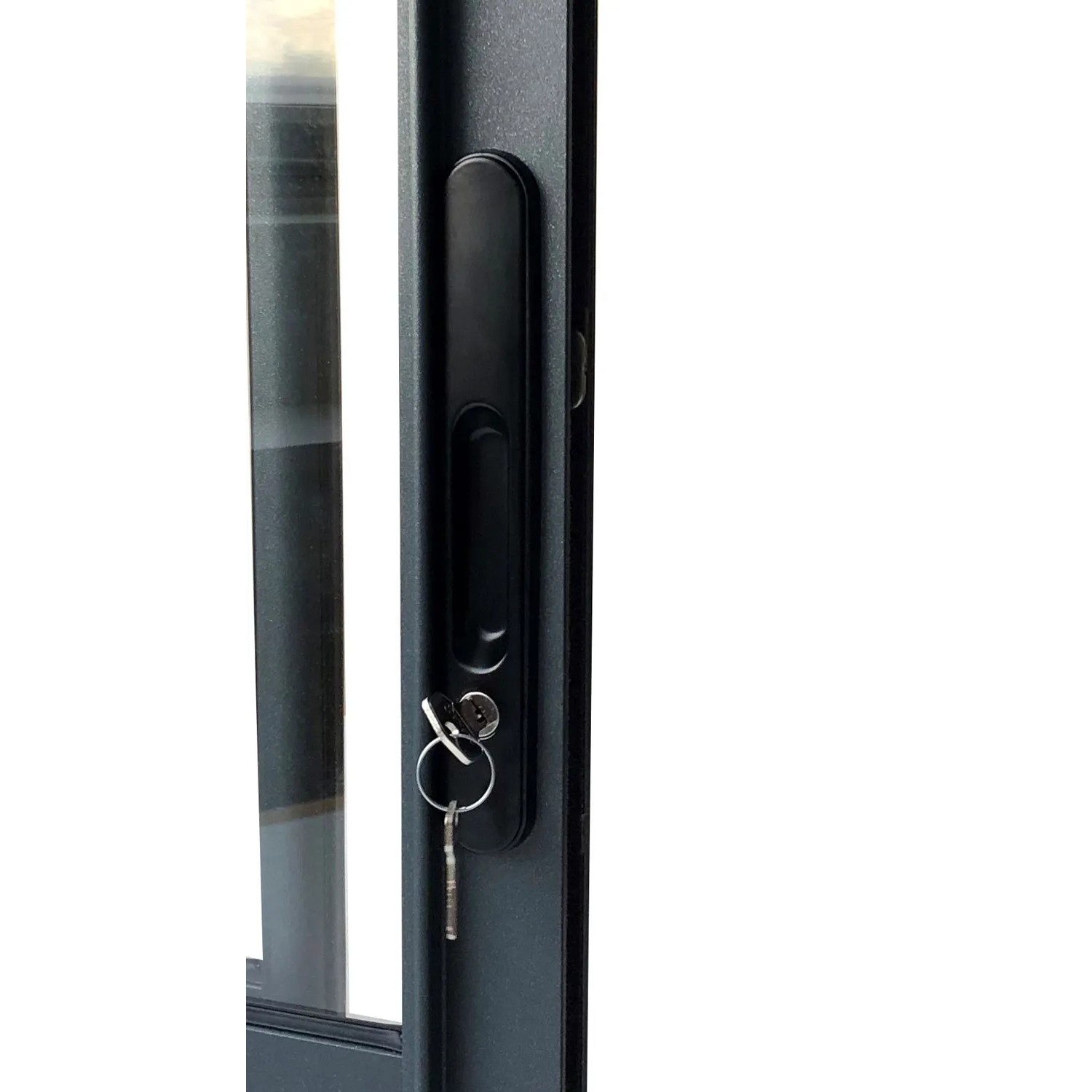 Detailaufnahme: Türgriff mit Schlüssel des Karibu Saunahauses Cubulis 1.