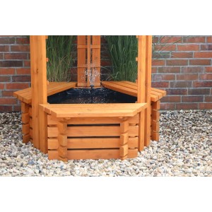 Promadino Wasserspiel Westerwald mit Teichfolie und Pumpe, aus Holz mit Sitzbänken.