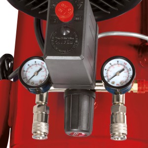 Detailaufnahme: Einhell Kompressor TC-AC 420/50/10 V mit Manometer und Druckminderer.