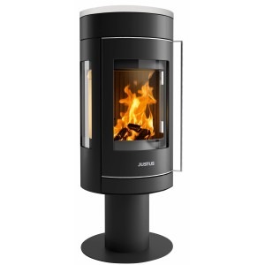 Justus Meva Kaminofen, Keramik schwarz, 5,5 kW. Zeitbrandofen mit Scheibenspülung und Holzfeuer.