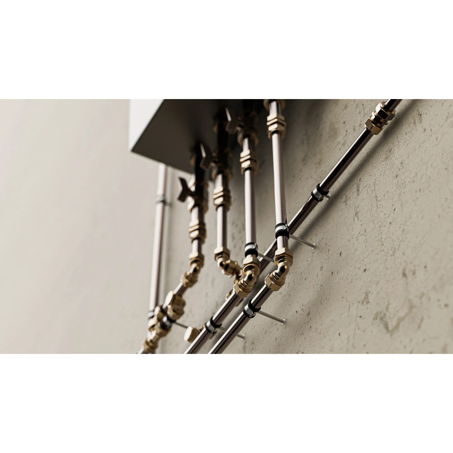 Installierte Kupferrohre mit Kirchhoff Klemmfitting Winkel 90° und Außengewinde an einer Wand.