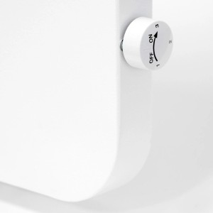 Detailaufnahme: Thermostat der weißen Vasner Konvi Plus Hybridheizung.