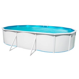 Weißer Steinbach Stahlwandpool Nuovo de Luxe Oval, 640x366x120 cm mit Leiter und blauem Wasser.