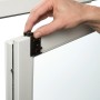 Montage des Gardinia EasyFix Thermo Rollos am Fensterrahmen mit Klemmträger.