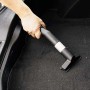 Einhell Universaldüse klein im Einsatz zum Saugen im Kofferraum eines Autos.
