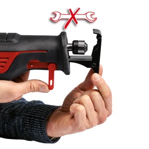 Einhell TE-AP 750 E Universalsäge: Werkzeugloser Sägeblattwechsel wird gezeigt.