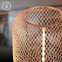 Detailaufnahme: Brilo Tischleuchte Rist mit Drahtkorb in Rosegold und Leuchtstab.