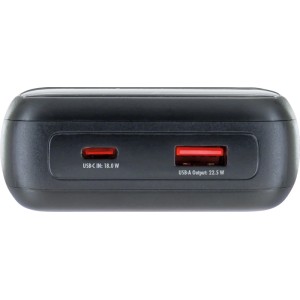 Schwarze Schwaiger Powerbank mit rotem USB-C Eingang (18W) und USB-A Ausgang (22.5W) für Handys.