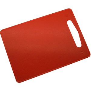 Rotes Fackelmann Schneidebrett aus Kunststoff, 34x24 cm, mit Griffloch.