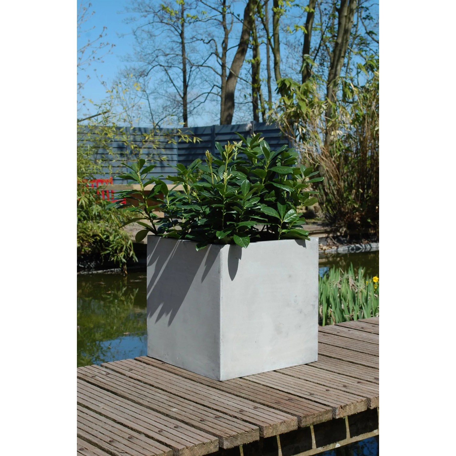 hühnerstall mit blumenkasten Hühnerstall Emma: Praktisch, robust, leicht zu reinigen main image 0