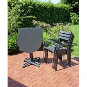 2er-Set anthrazitfarbene Gartenstühle Treviso, stapelbar, mit Tisch auf einer Terrasse.