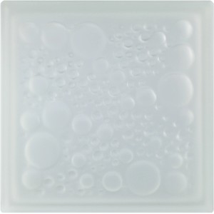 Weißer Glasstein Savona, 19x19x5 cm, 2-seitig satiniert mit Wassertropfen-Optik.