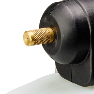 Detailaufnahme: Messingdüse des Einhell Akku-Drucksprühgeräts GE-WS 18/10 Li-Solo.