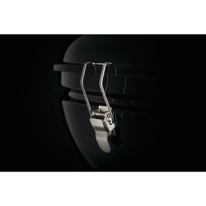 Detailaufnahme: Schwarzer Napoleon Kugelgrill mit Deckelverschluss für einfachen Transport.